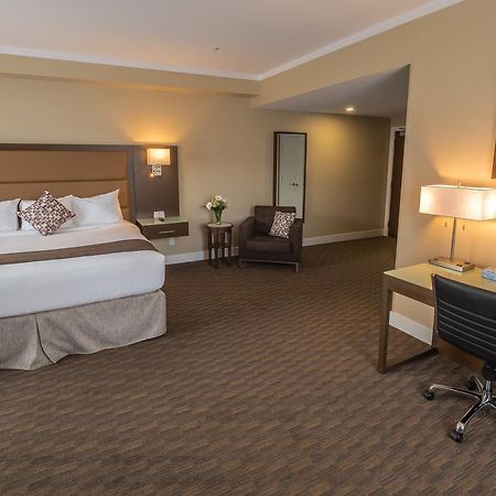 Mstar Hotel Kitimat Bagian luar foto