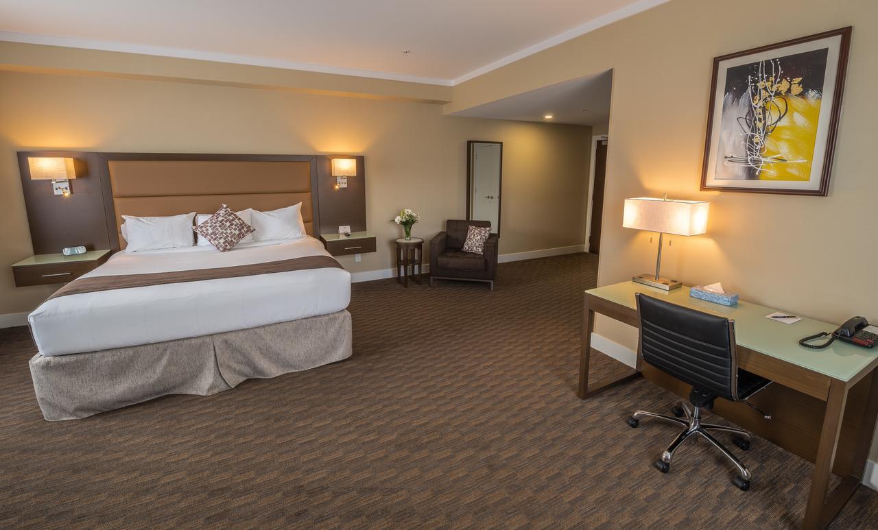 Mstar Hotel Kitimat Bagian luar foto