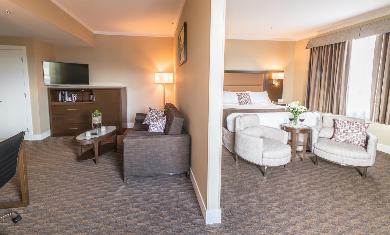 Mstar Hotel Kitimat Bagian luar foto